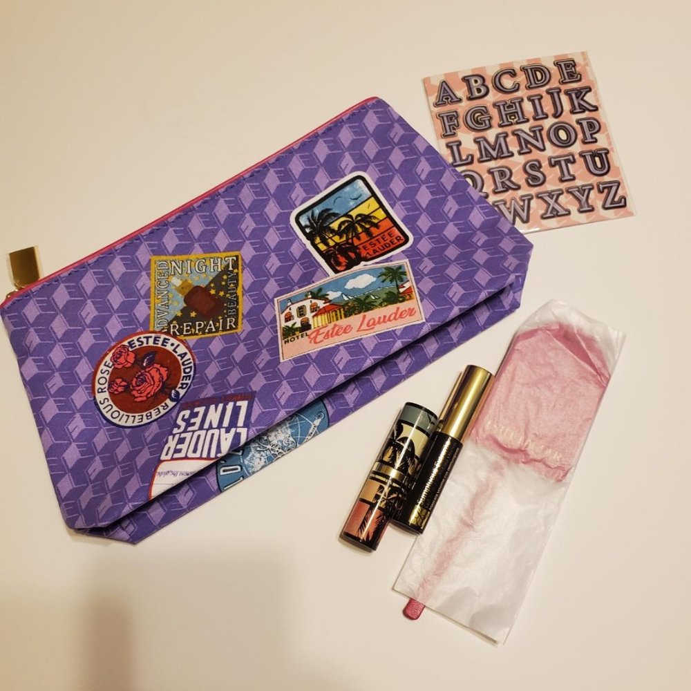 #404 Estee Lauder Cosmetic Bag w/lipstick/mascara